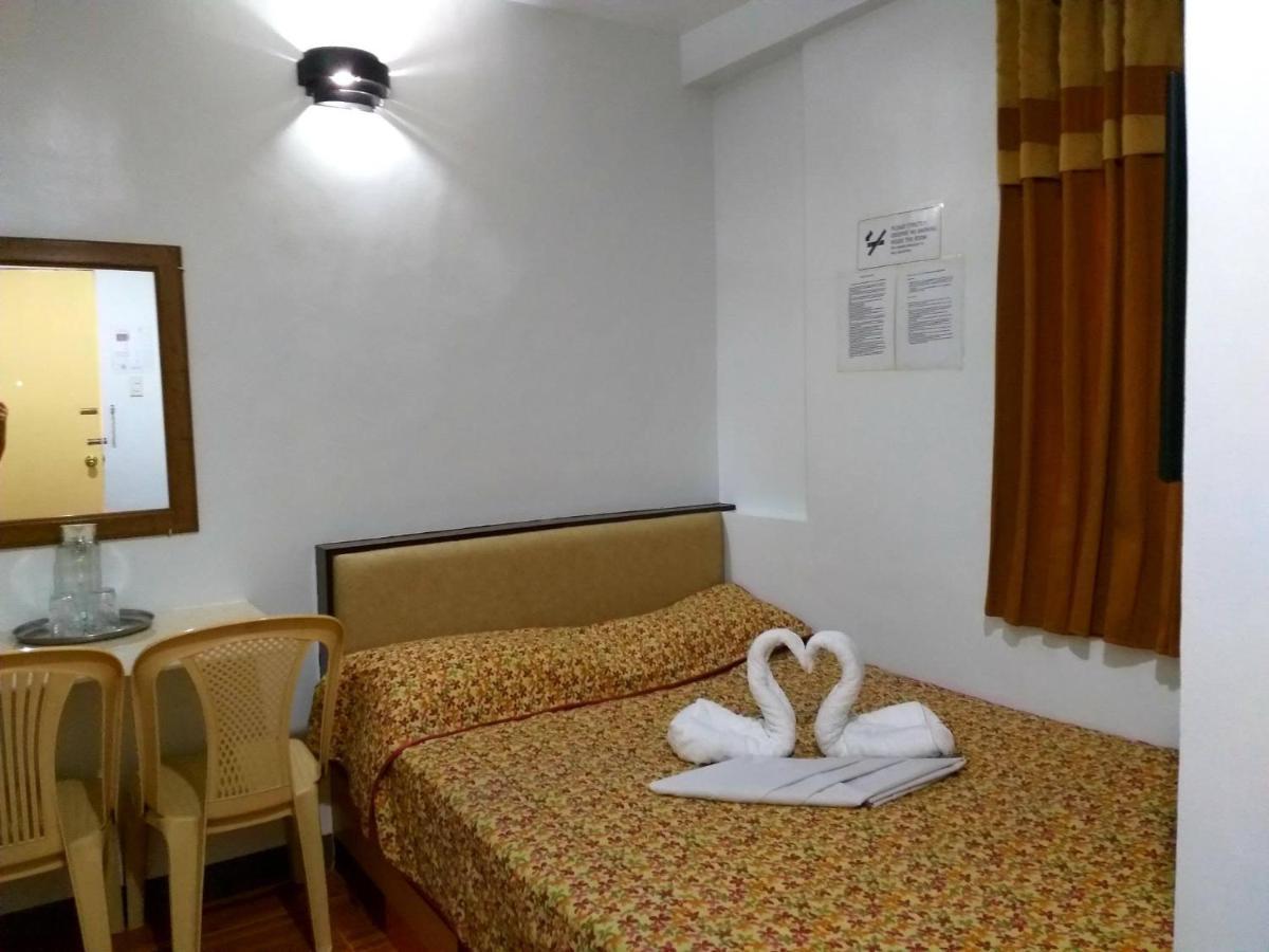 Sola Eleganza Apartelle Quezon City Exterior photo